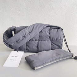 보테가 베네타 패딩 카세트 크로스